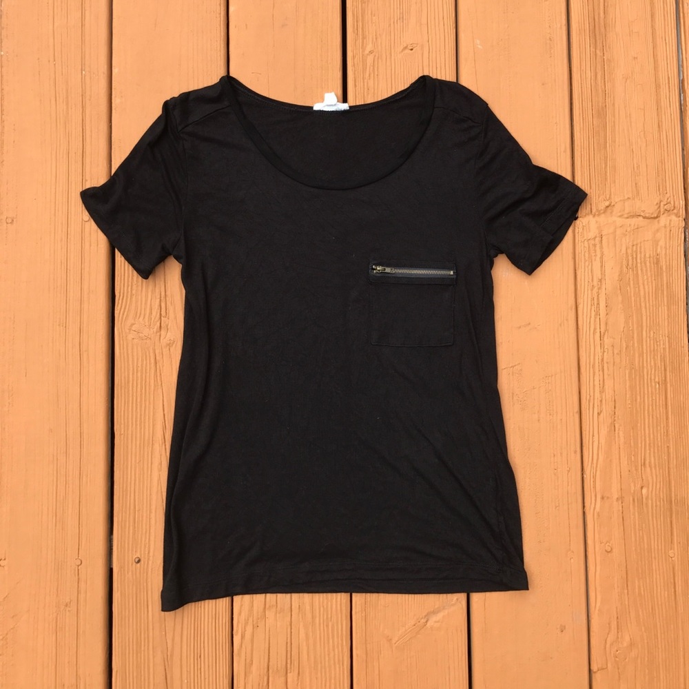 Zenana Outfitters black zip pocket tee ✨