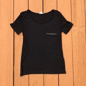 Zenana Outfitters black zip pocket tee ✨
