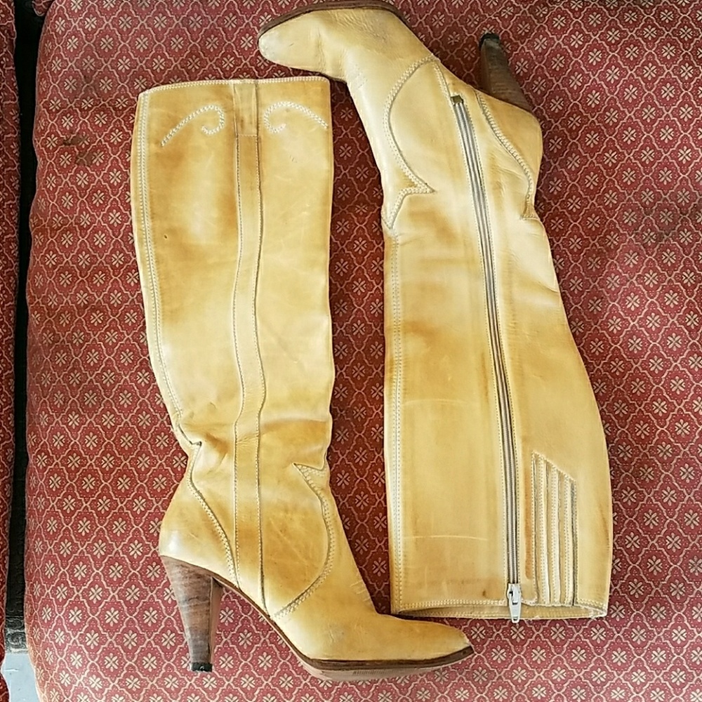 ⚠RESERVED ⚠     VINTAGE leather boots!