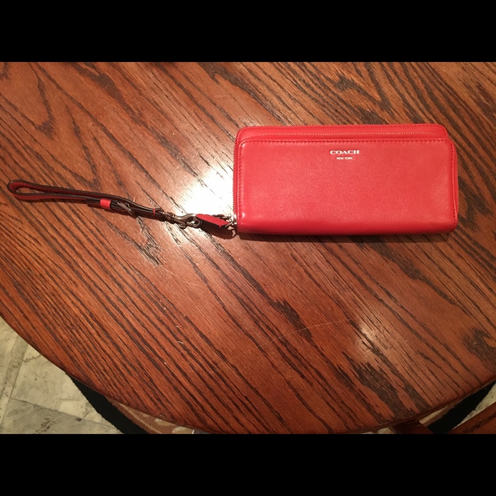 Coach wallet (clutch/wristlet).