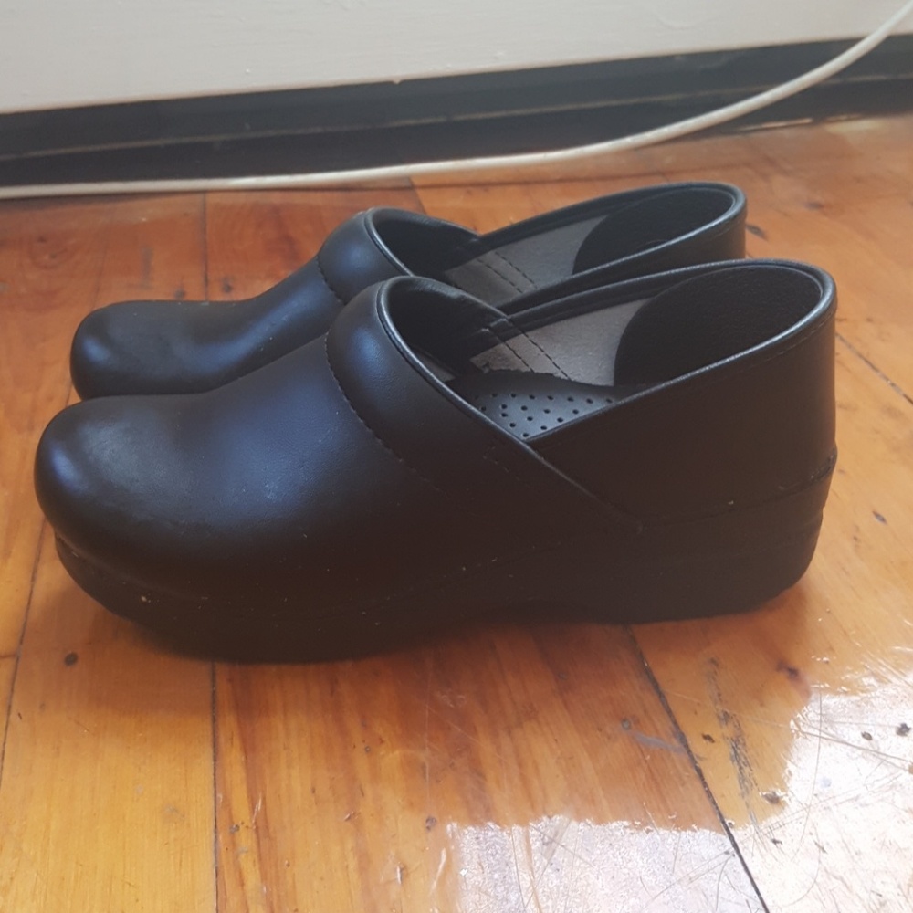 Dansko clog women's size US9/ Euro39