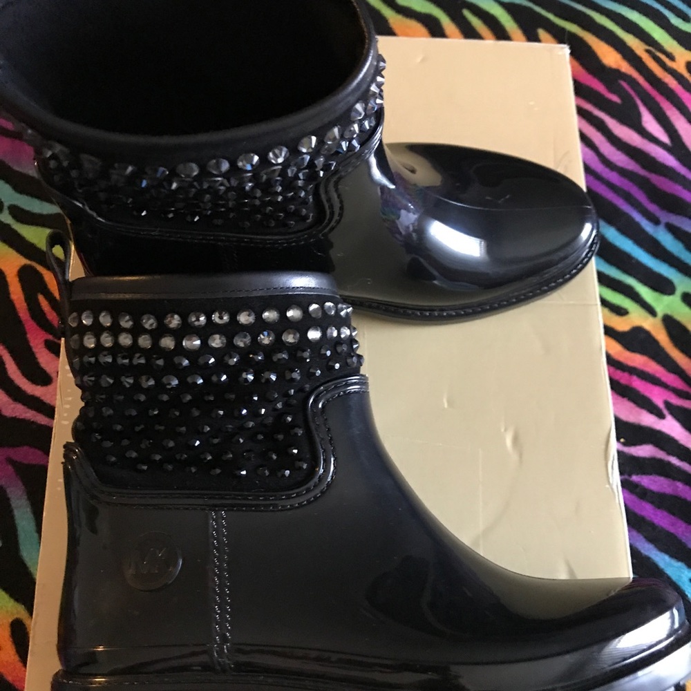 Michael Kors Dani rainboots☔️ NO TRADES💎 - Picture 2 of 5