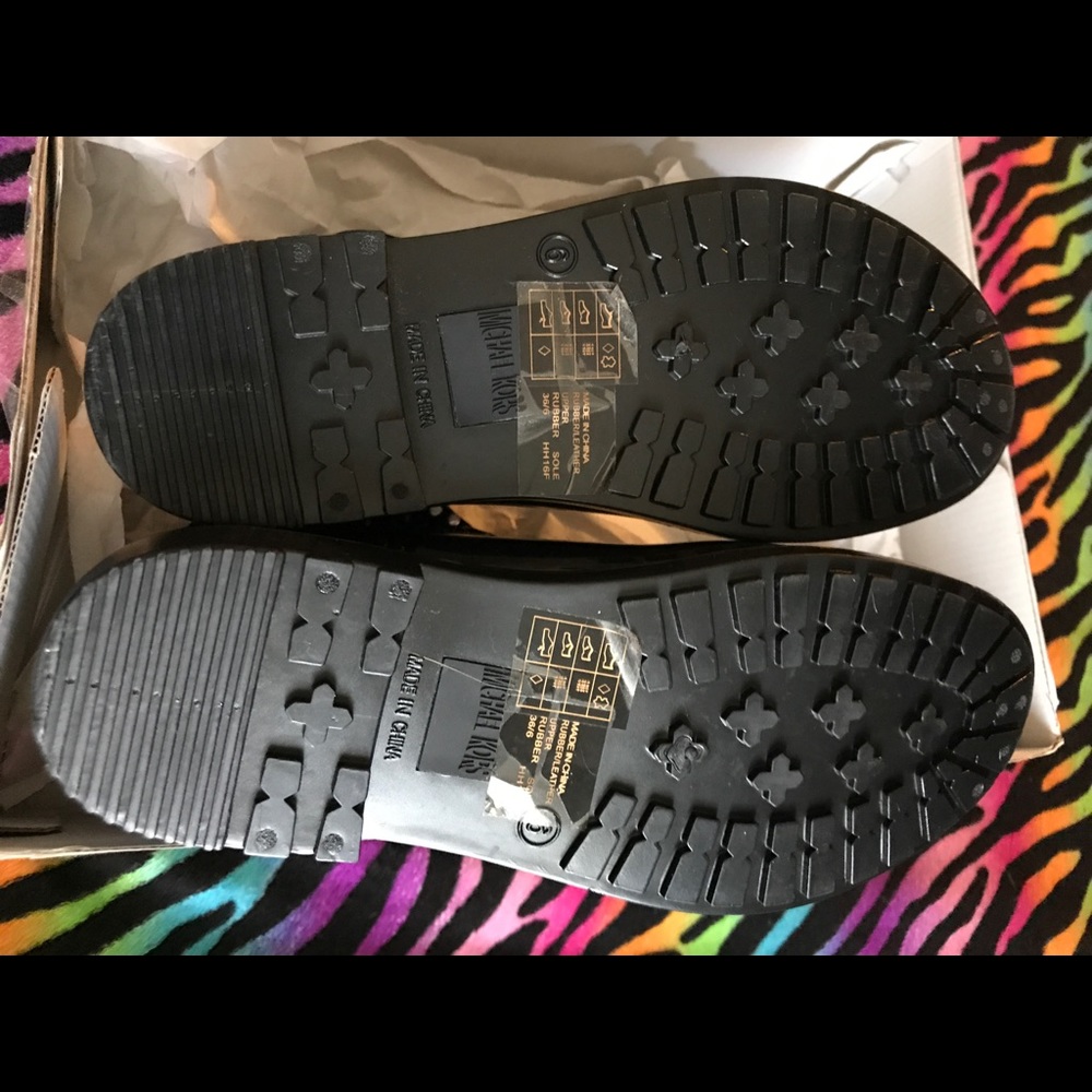 Michael Kors Dani rainboots☔️ NO TRADES💎 - Picture 4 of 5