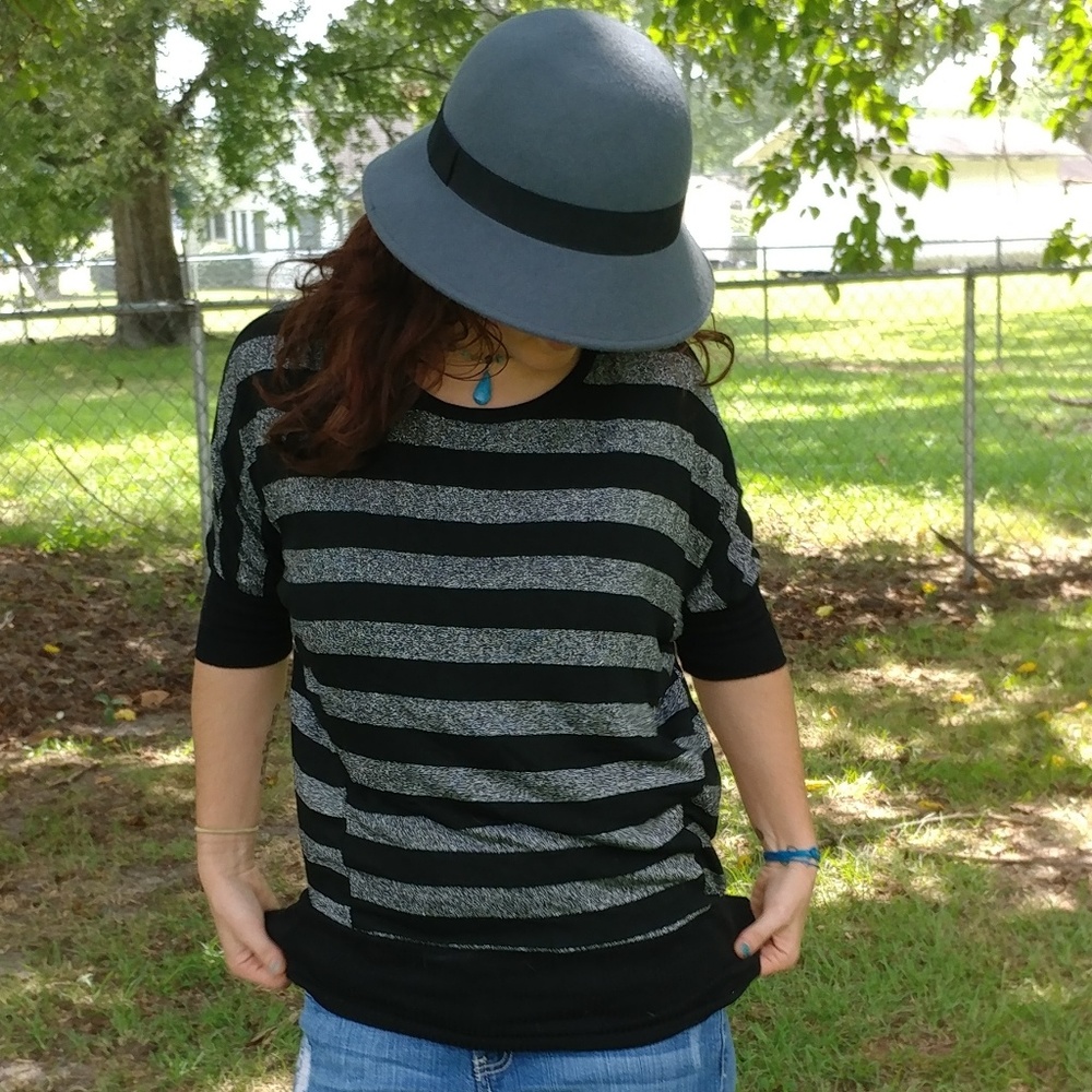 Casual elbow length sleeve shirt
