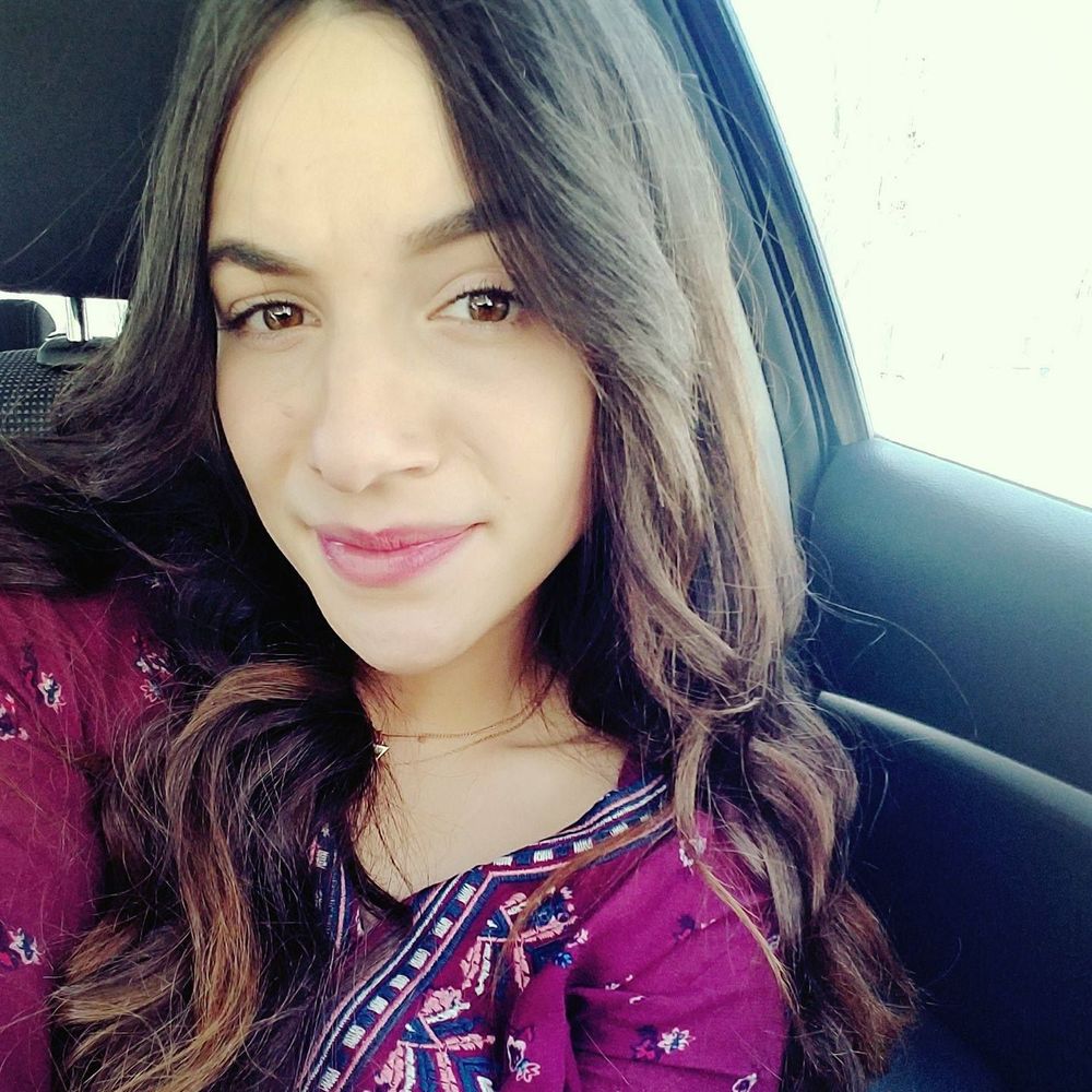 Meet your Posher, Yessenia