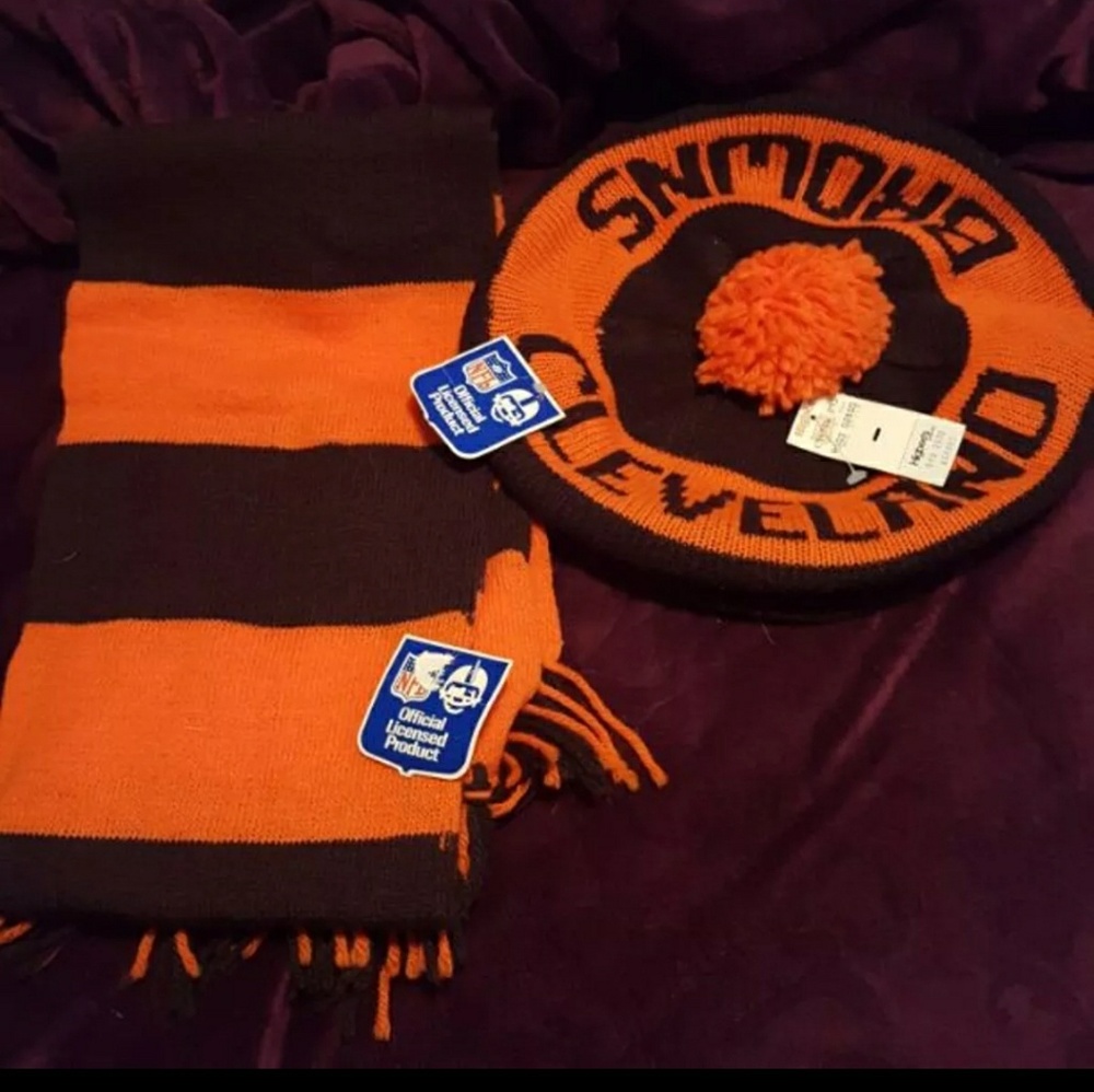 Cleveland Browns scarf and hat, Collectors items