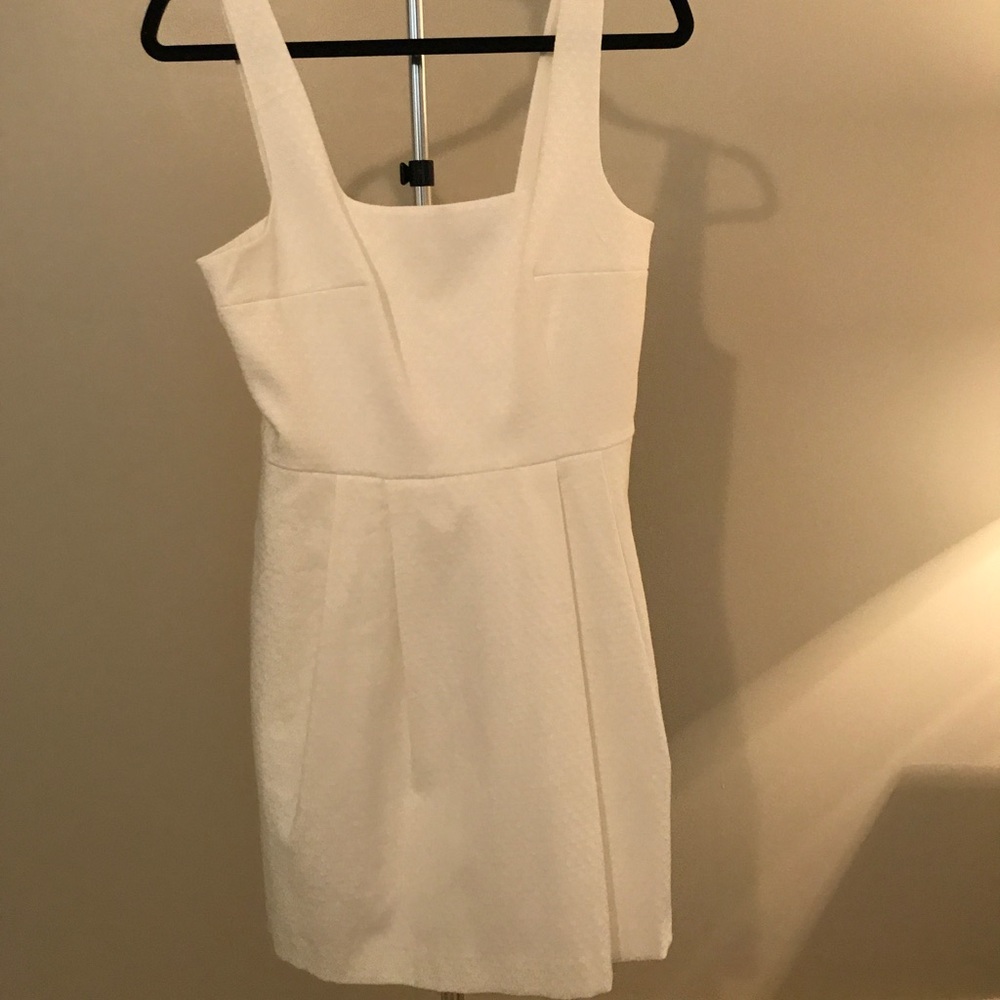 1. State dress M