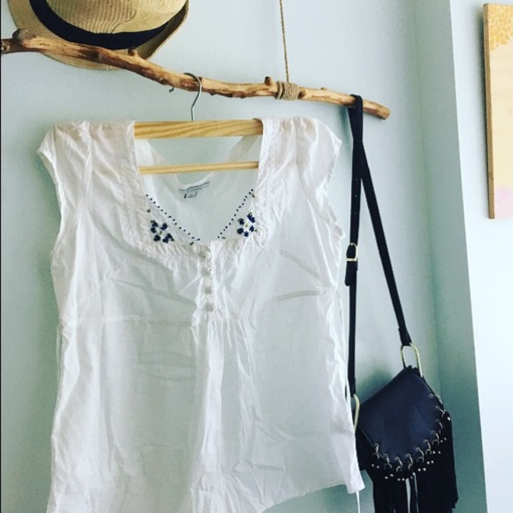 White short sleeve top