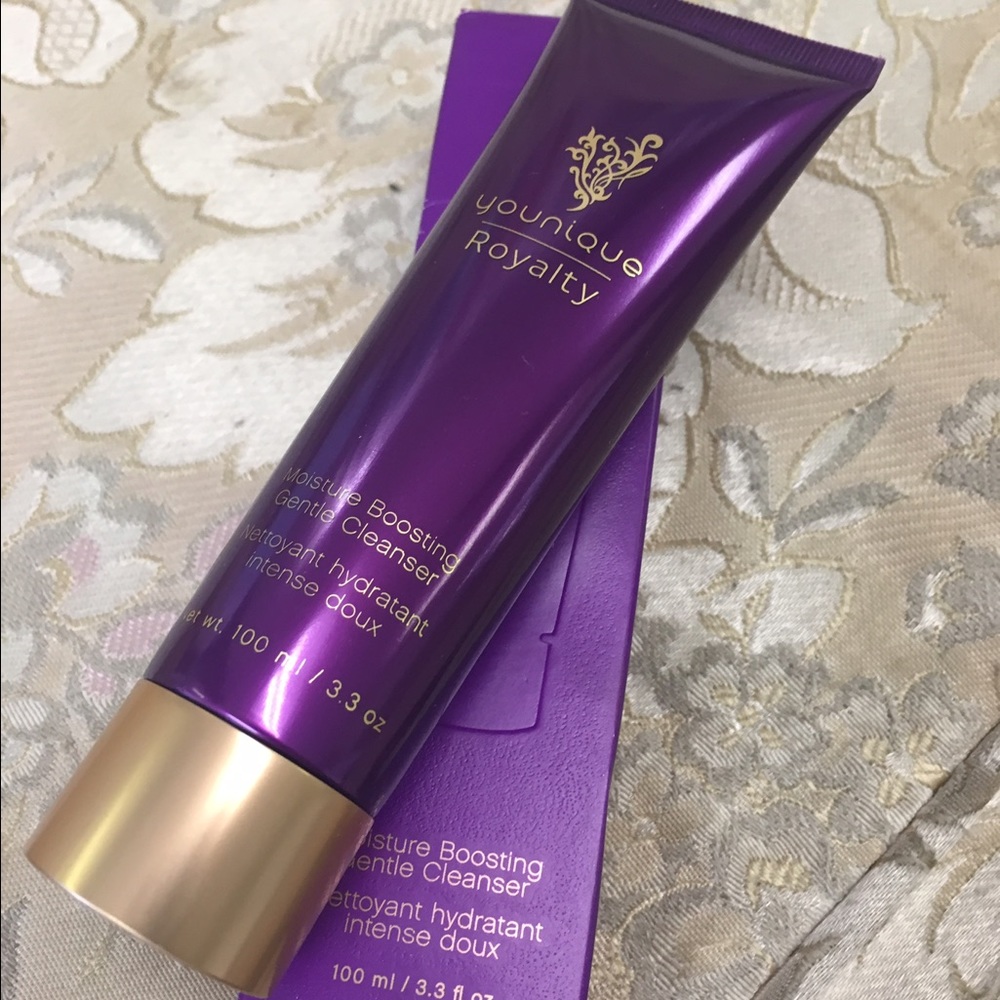Younique royalty moisture boosting gentle cleanser
