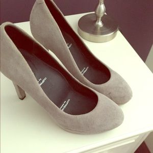 Rockport gray suede pumps