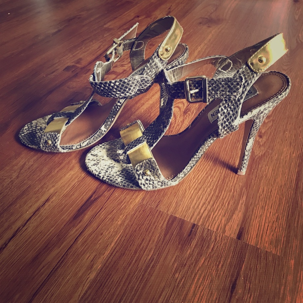 STEVE MADDEN Reya Snake Skin/Gold Sandals