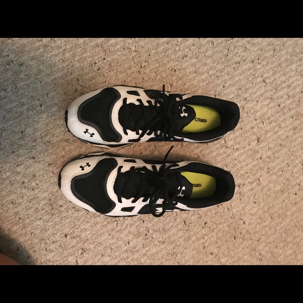 SOLD Men's under armour sneakers