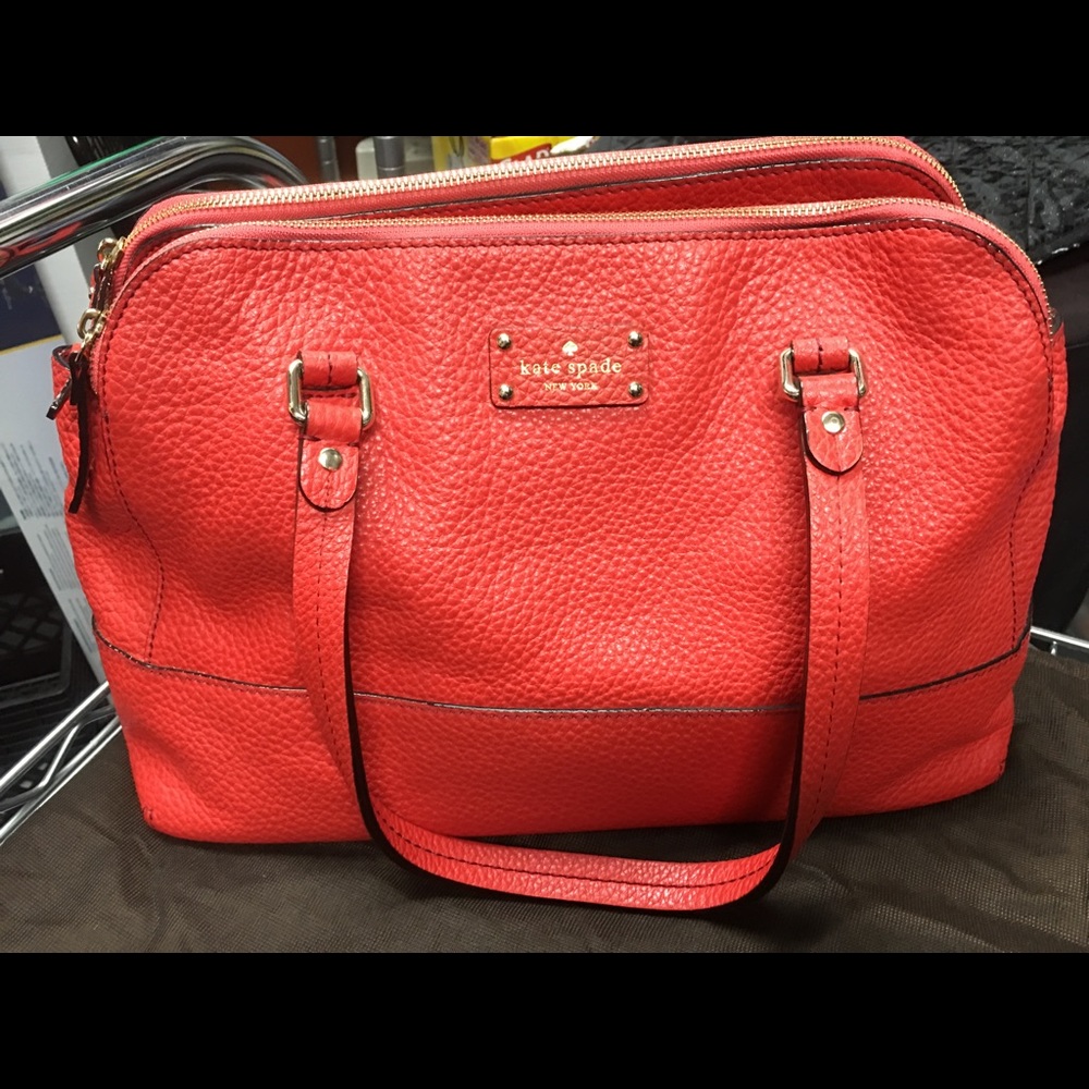 NWOT Kate Spade pebbled leather shoulder bag.