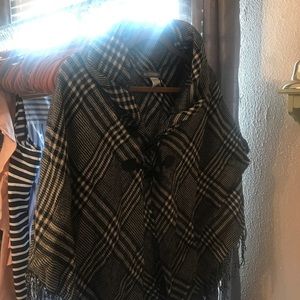 Black + White Cape GORGEOUS {MAKE AN OFFER}