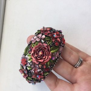 Floral metal rhinestone bracelet