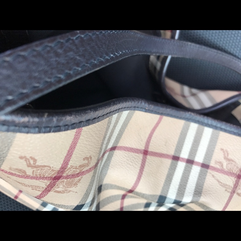 Authentic Burberry canter check purse - Picture 4 of 4