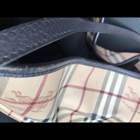 Authentic Burberry canter check purse - Picture 4 of 4