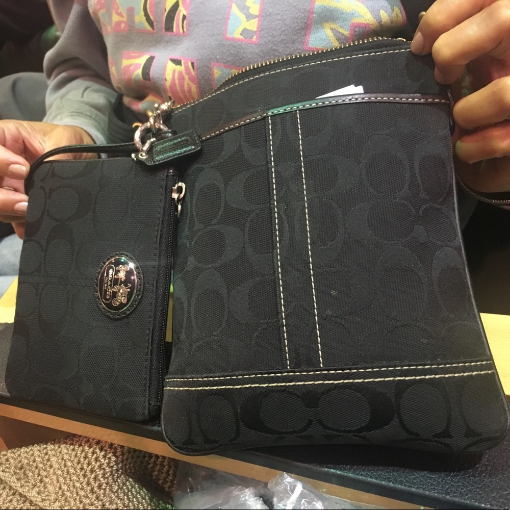 Coach black cross body 6x4 measurements