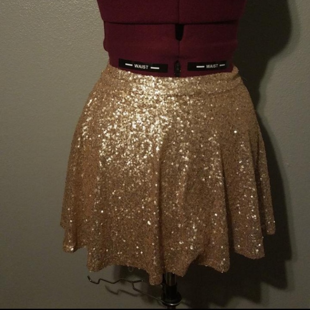 NWOT gold sequin skater skirt