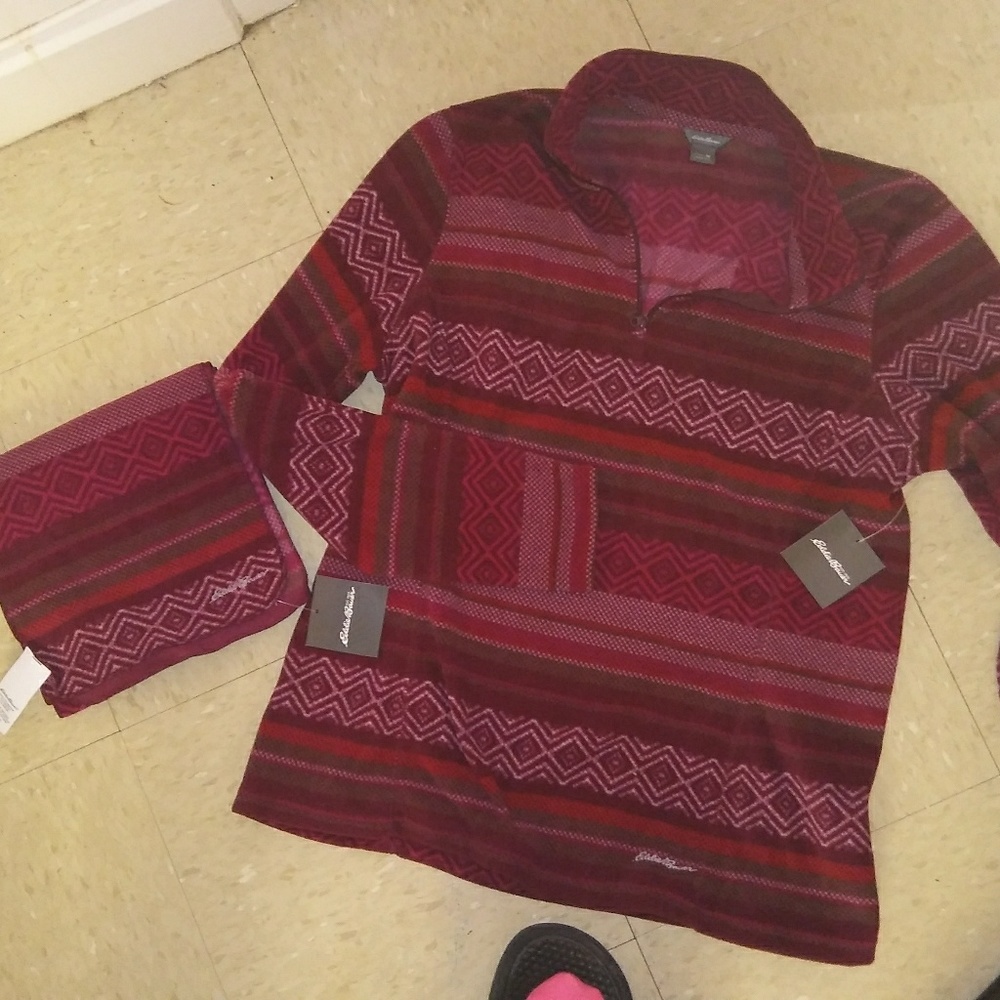 Nwts Eddie Bauer matching scarf fleece set