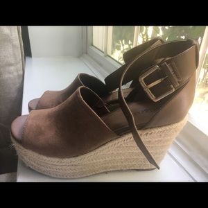 Platform sandals