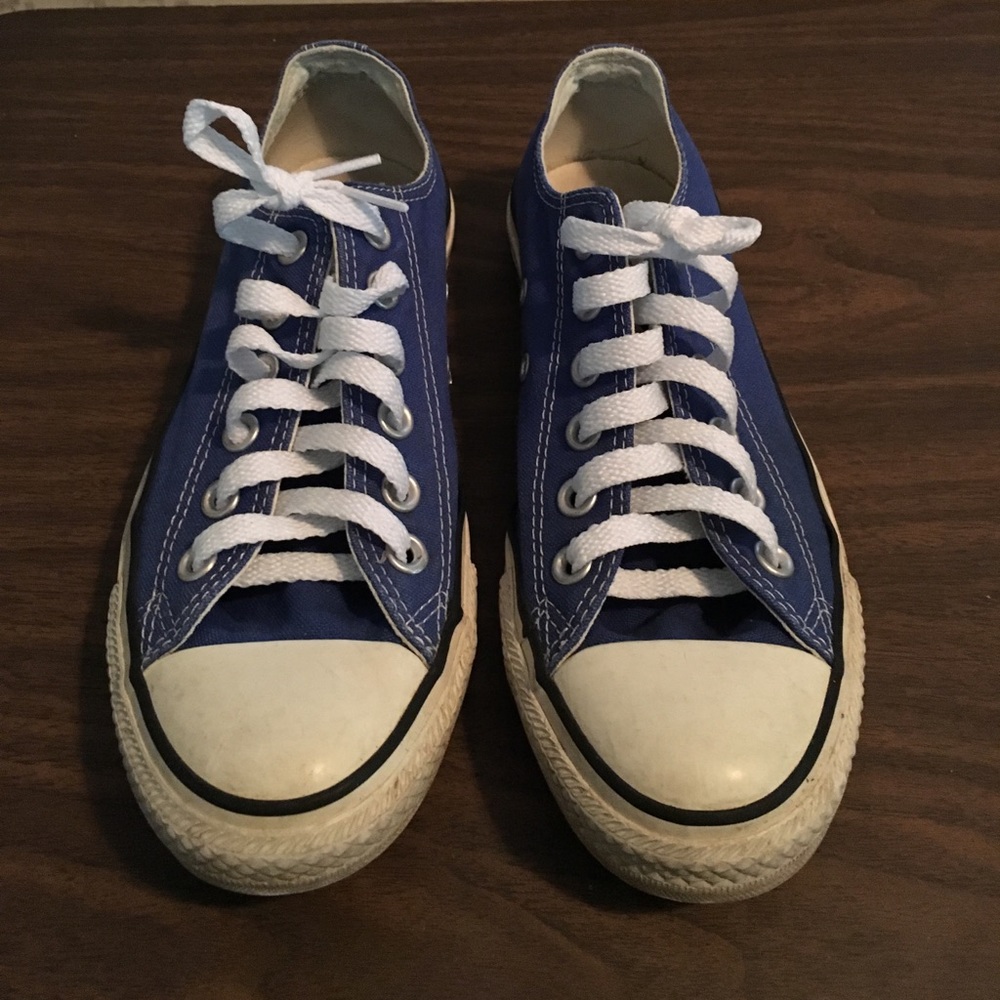 Blue CONVERSE All Star low tops. unisex