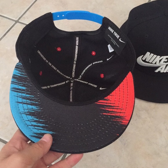 Snap backs - Picture 2 of 4