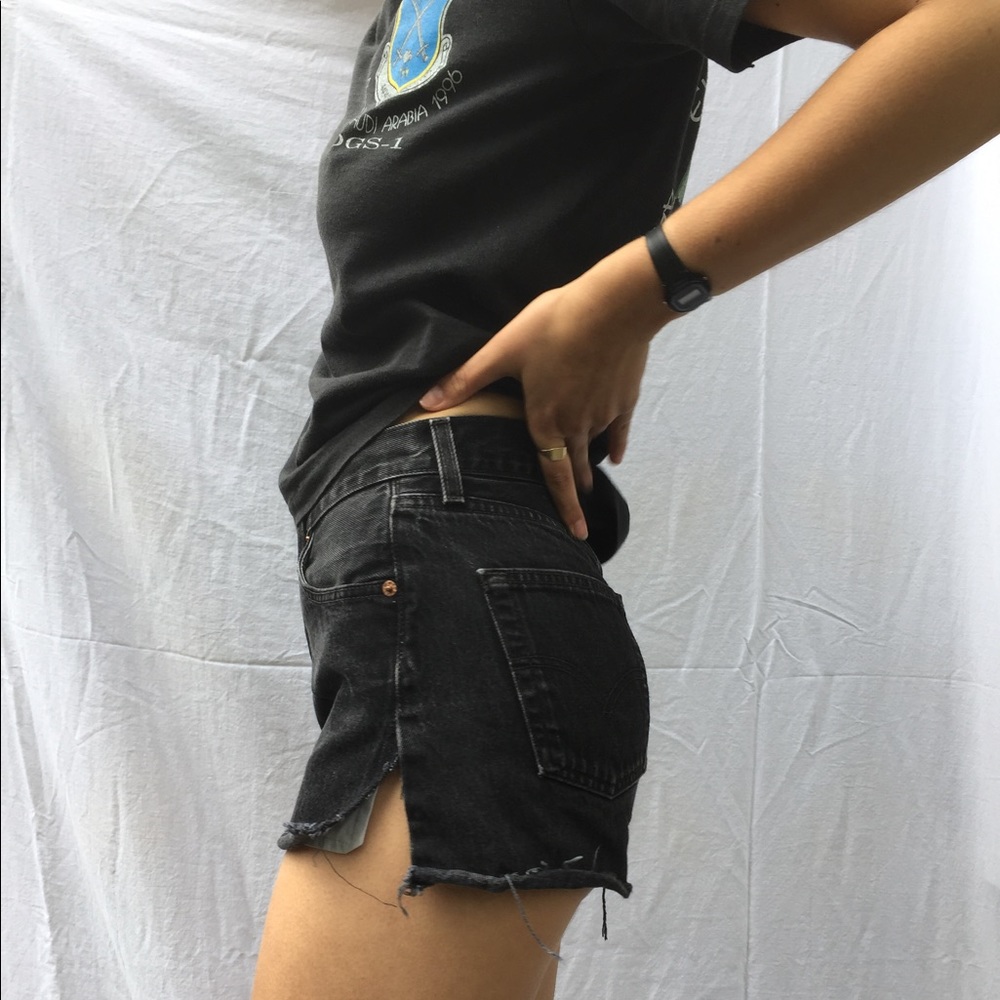 black frayed jean shorts