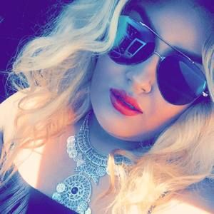 Meet your Posher, Nohemy