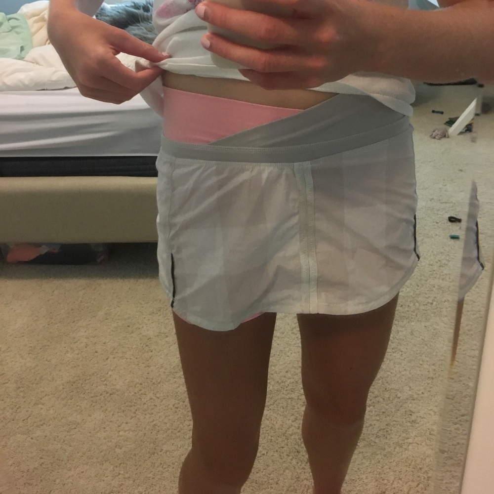 Light tan checkered Lulu skirt!