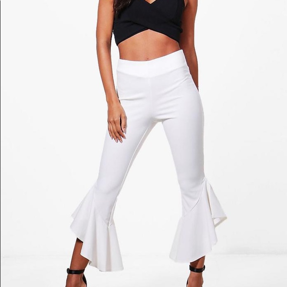 NWT Boohoo white frill ankle pants