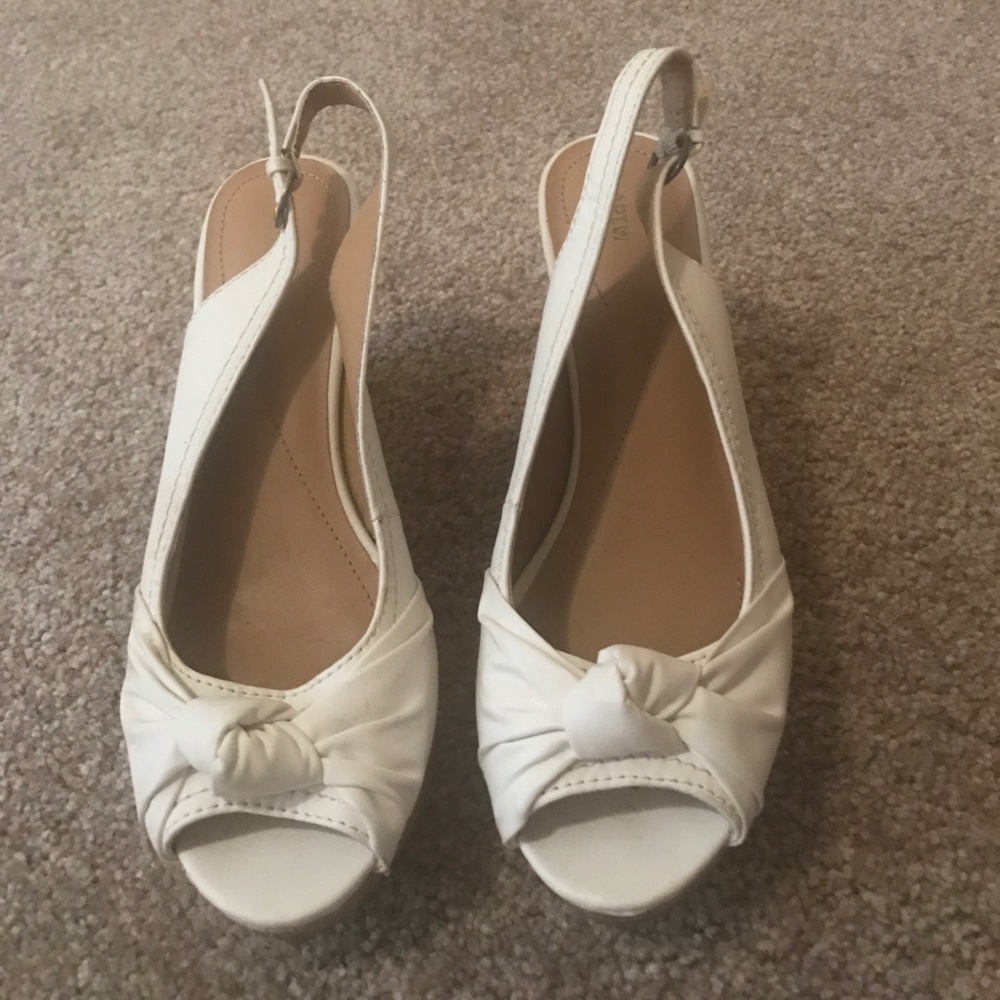 White with cork wedges
