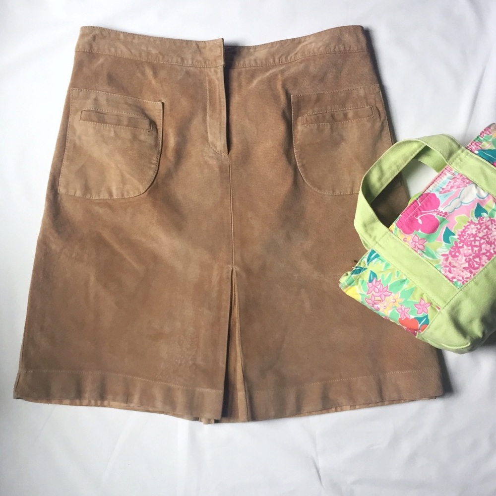 Gently used Lilly Pulitzer Leather skirt. Size 8