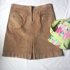 Gently used Lilly Pulitzer Leather skirt. Size 8