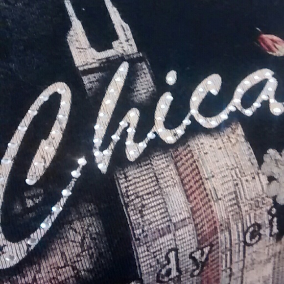 Size large embellished t-shirt - Picture 2 of 4