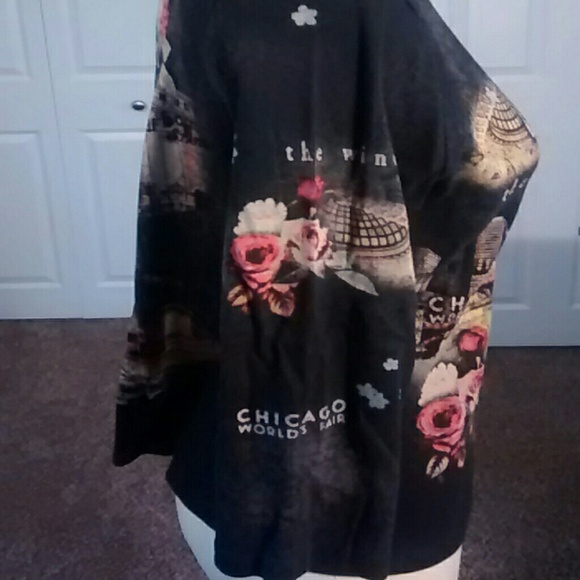 Size large embellished t-shirt - Picture 3 of 4