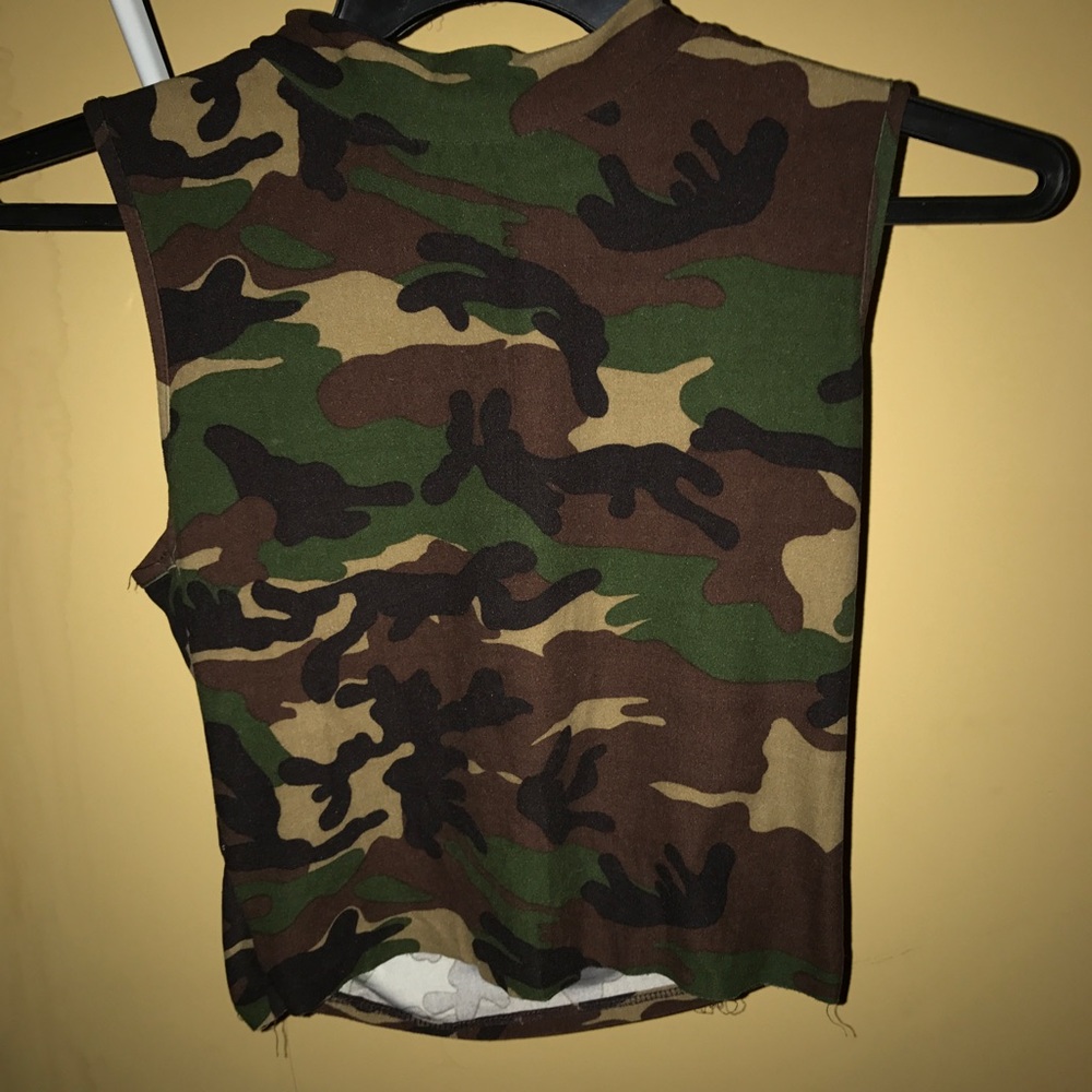 Camouflage crop top