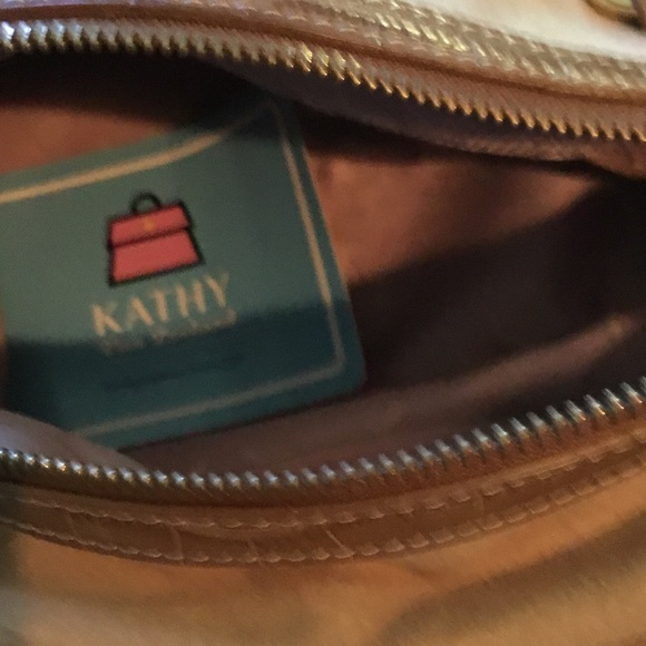 Handbag - Picture 2 of 3