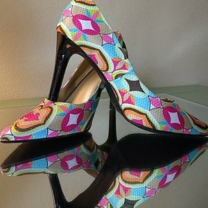 NWOT Geometric Patterned Heels 🌷