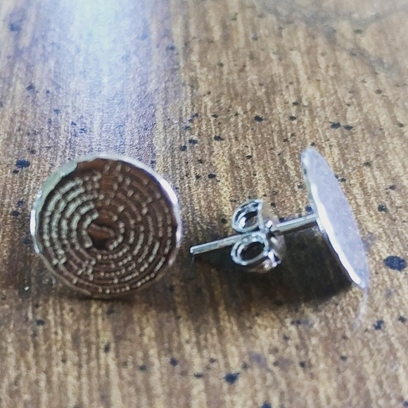 Rose gold stud earrings - Picture 3 of 3