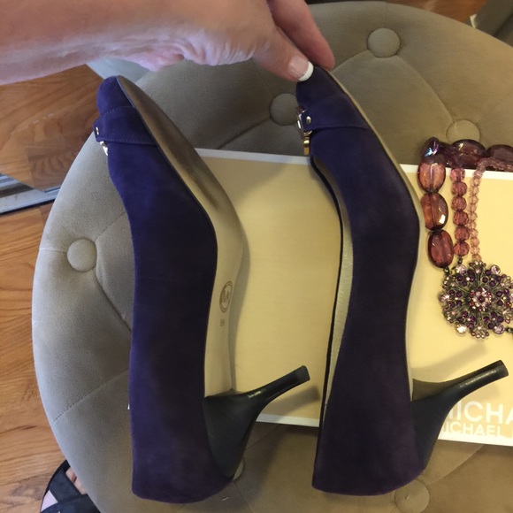 💜Michael Kors Purple Heels💜SOLD - Picture 3 of 7