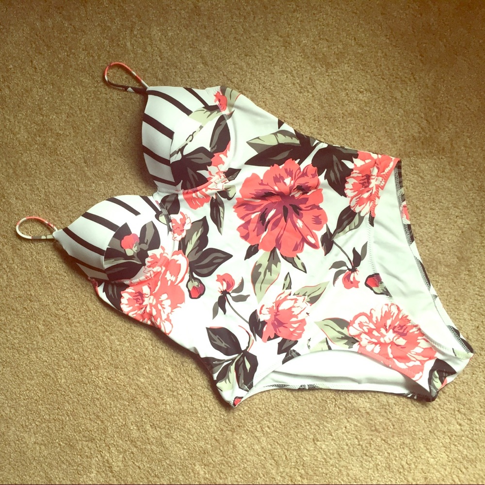 Sexy Cupshe Onepiece Bathingsuit - NEW