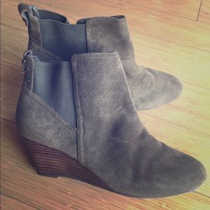 Olive Green Suede Wedge Bootie Sz 7 Ankle Boots