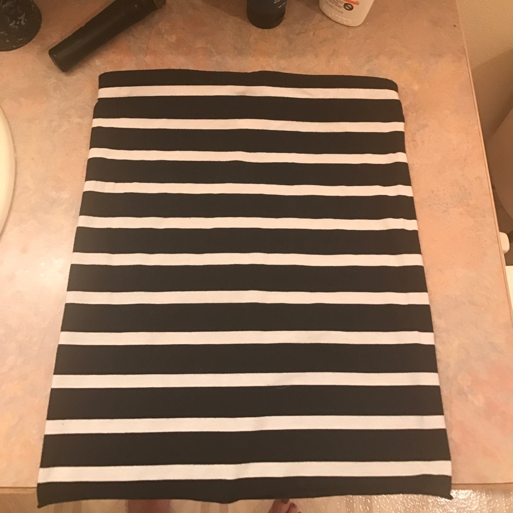 Black and white striped pencil skirt