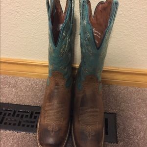 Justin's Square Toe Boots