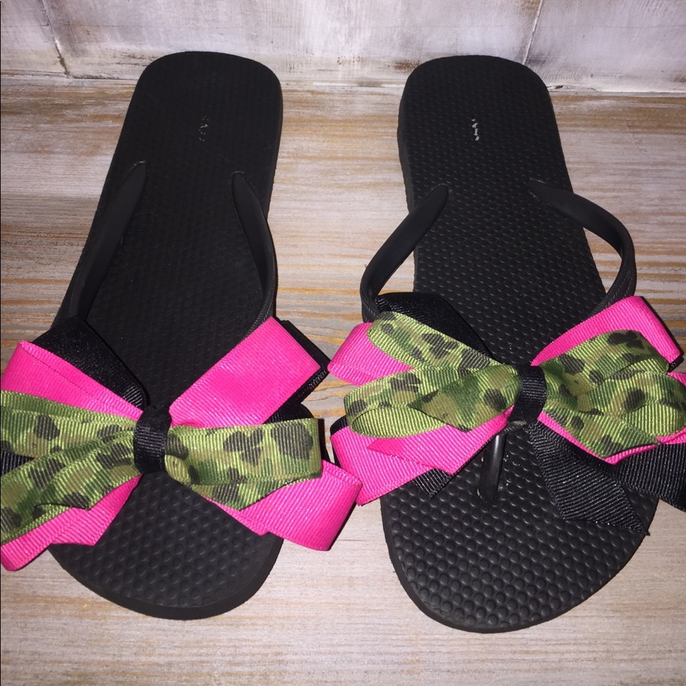Flip Flops with camo & pink bow