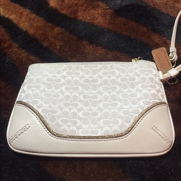 Coach - Picture 2 of 4