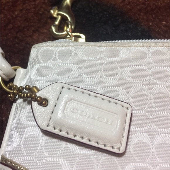 Coach - Picture 3 of 4