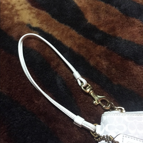 Coach - Picture 4 of 4