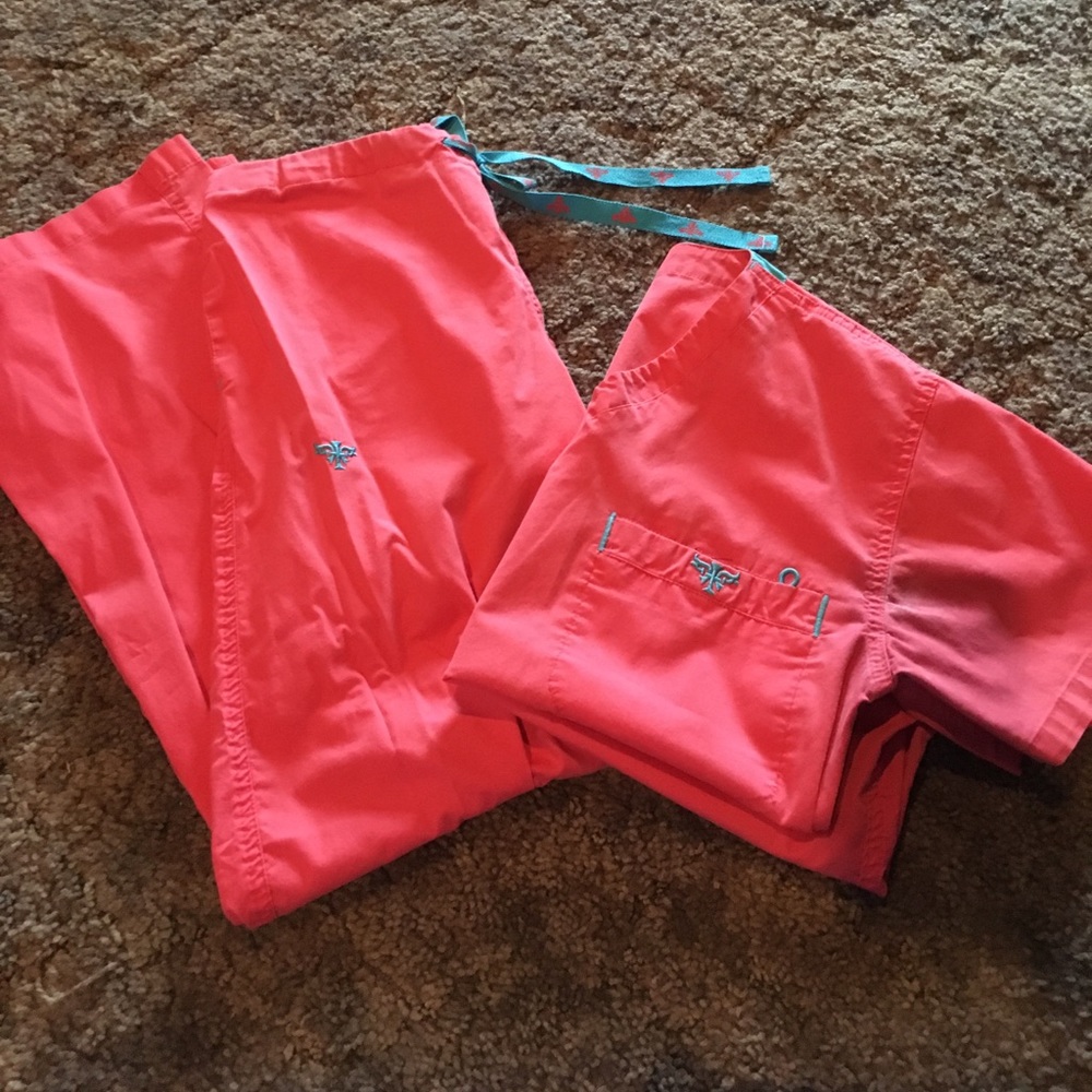 XS  med couture scrubs